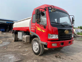 城市動脈 南京流動加油車與水泥車，服務與建設并行